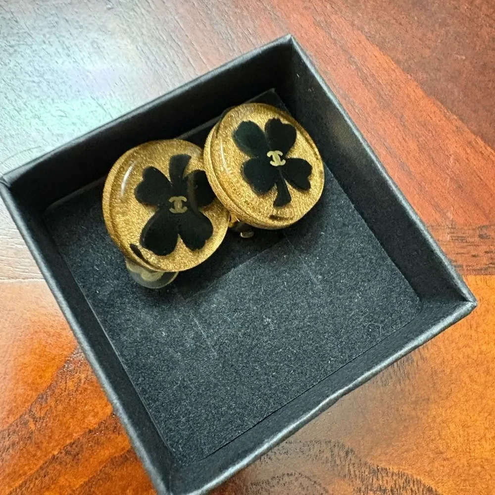 Pre owned lucky clover chanel earring resin cover clip Earrings